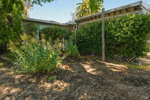 Exterior - 27 Goree Ct, Martinez, CA 94553 photo 8 of 9