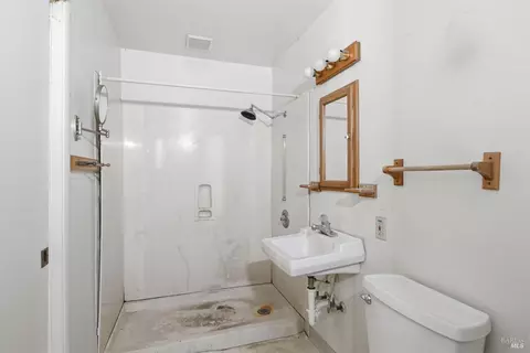 Bath - 27 Goree Ct, Martinez, CA 94553 photo 1 of 1