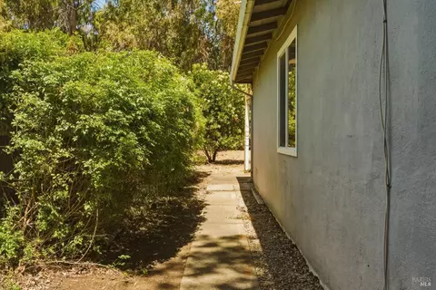 Exterior - 27 Goree Ct, Martinez, CA 94553 photo 6 of 9