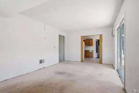Living - 27 Goree Ct, Martinez, CA 94553 photo 2 of 3