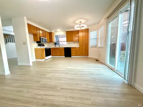 Kitchen - 505 Edwards Ct, Suisun City, CA 94585 photo 3 of 3