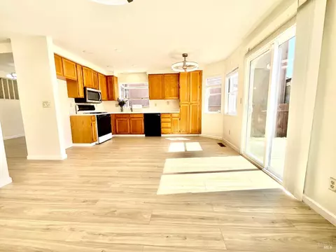 Kitchen - 505 Edwards Ct, Suisun City, CA 94585 photo 1 of 3