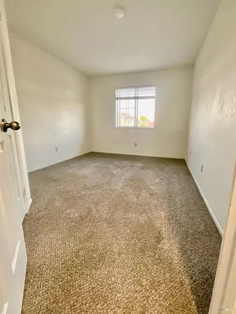 Bedroom - 505 Edwards Ct, Suisun City, CA 94585 photo 3 of 3