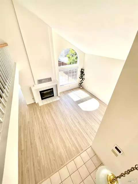 Living - 505 Edwards Ct, Suisun City, CA 94585 photo 3 of 7
