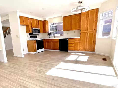Kitchen - 505 Edwards Ct, Suisun City, CA 94585 photo 2 of 3