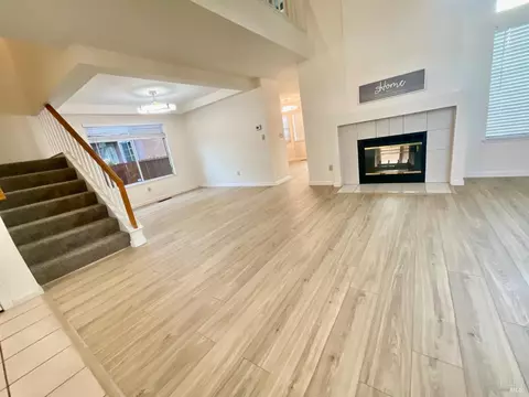 Living - 505 Edwards Ct, Suisun City, CA 94585 photo 4 of 7