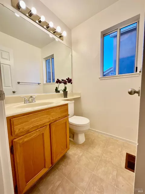 Bath - 505 Edwards Ct, Suisun City, CA 94585 photo 1 of 3
