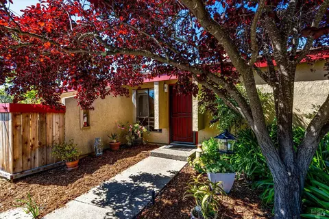 6 Redwood Ct #6, Santa Rosa, CA 95409