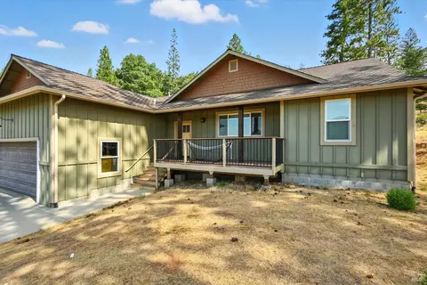 9482 Hoberg Dr S, Cobb, CA 95426
