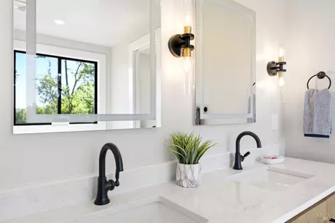 Bath - 4008 Split Rail Ct, Santa Rosa, CA 95403 photo 8 of 11