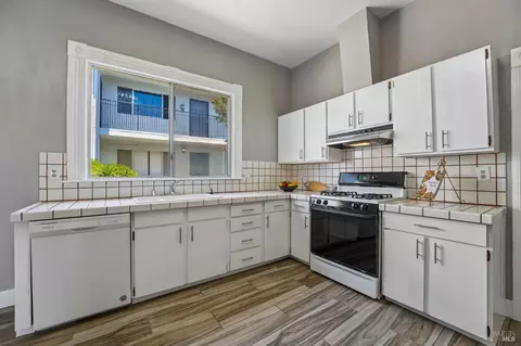 Kitchen - 517 Branciforte St, Vallejo, CA 94590 photo 5 of 8