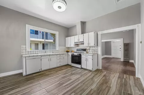 Kitchen - 517 Branciforte St, Vallejo, CA 94590 photo 4 of 8