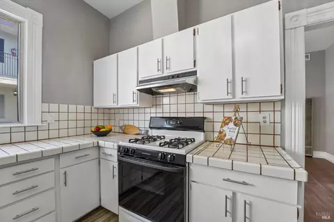 Kitchen - 517 Branciforte St, Vallejo, CA 94590 photo 6 of 8