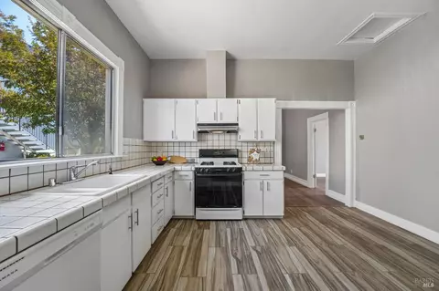 Kitchen - 517 Branciforte St, Vallejo, CA 94590 photo 7 of 8