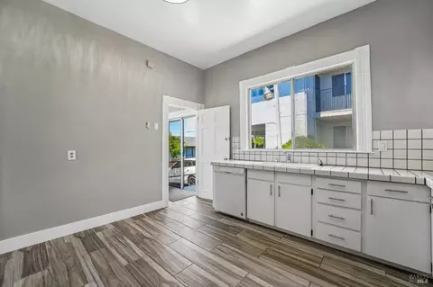 Kitchen - 517 Branciforte St, Vallejo, CA 94590 photo 3 of 8