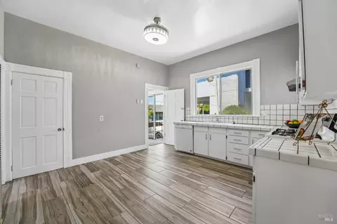 Kitchen - 517 Branciforte St, Vallejo, CA 94590 photo 2 of 8
