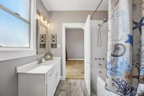 Bath - 517 Branciforte St, Vallejo, CA 94590 photo 1 of 4