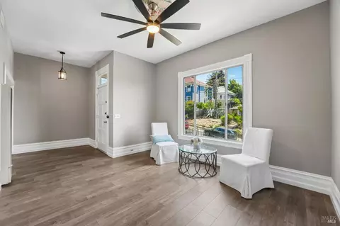Living - 517 Branciforte St, Vallejo, CA 94590 photo 2 of 5