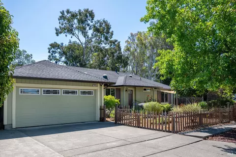 1924 Lariat St, Santa Rosa, CA 95403