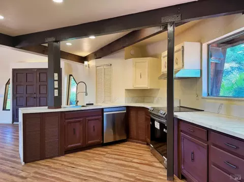 Kitchen - 1979 Ridge Rd, Ukiah, CA 95482 photo 1 of 3