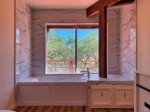 Bath - 1979 Ridge Rd, Ukiah, CA 95482 photo 1 of 5