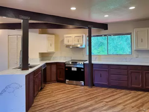 Kitchen - 1979 Ridge Rd, Ukiah, CA 95482 photo 2 of 3