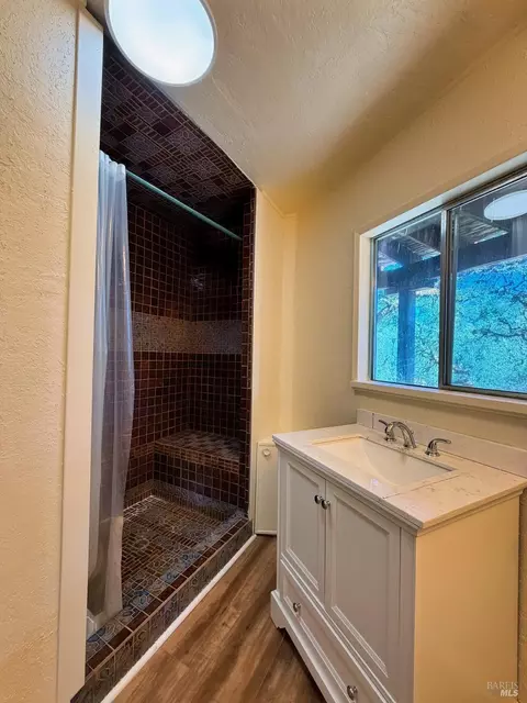 Bath - 1979 Ridge Rd, Ukiah, CA 95482 photo 5 of 5