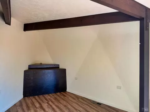Living - 1979 Ridge Rd, Ukiah, CA 95482 photo 4 of 8