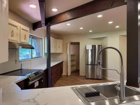 Kitchen - 1979 Ridge Rd, Ukiah, CA 95482 photo 3 of 3