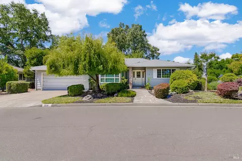 358 Twin Lakes Dr, Santa Rosa, CA 95409