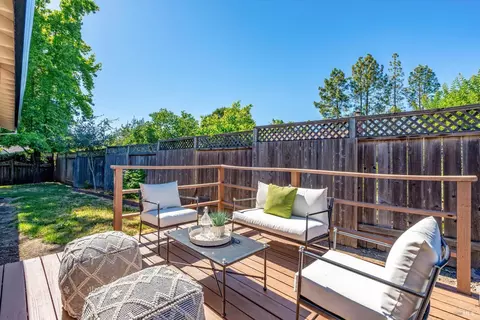 Exterior - 6834 Montecito Ct, Santa Rosa, CA 95409 photo 2 of 11
