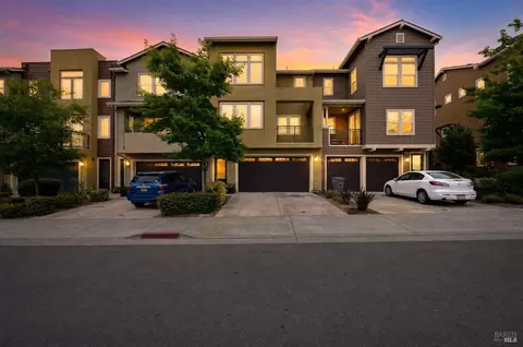 640 Jade St, Petaluma, CA 94952