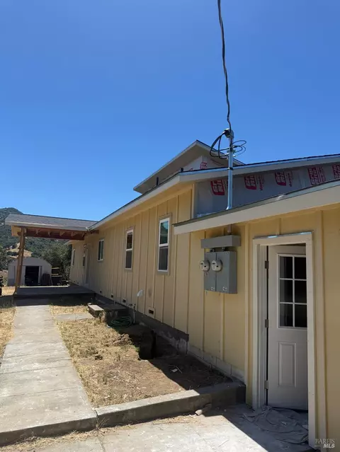 4520 Feliz Creek Dr, Hopland, CA 95449