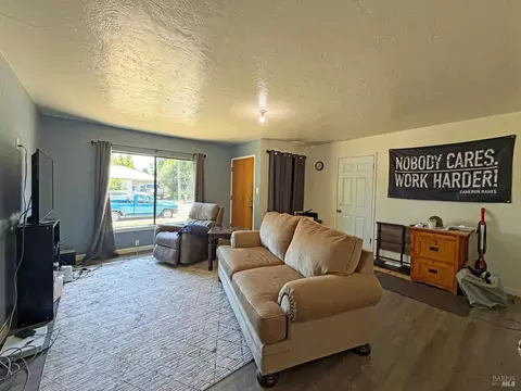 Living - 404 Plum St, Ukiah, CA 95482 photo 3 of 3