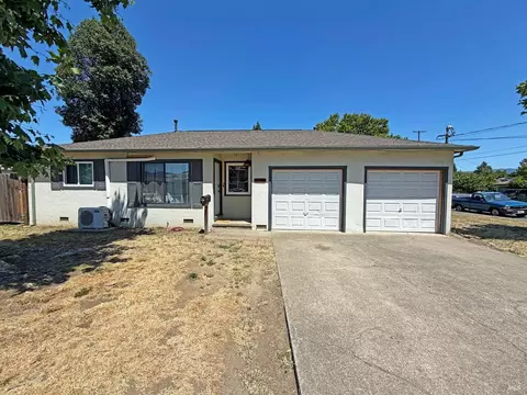 Exterior - 404 Plum St, Ukiah, CA 95482 photo 3 of 10