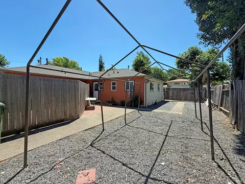 Exterior - 404 Plum St, Ukiah, CA 95482 photo 7 of 10