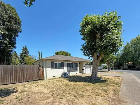 Exterior - 404 Plum St, Ukiah, CA 95482 photo 4 of 10