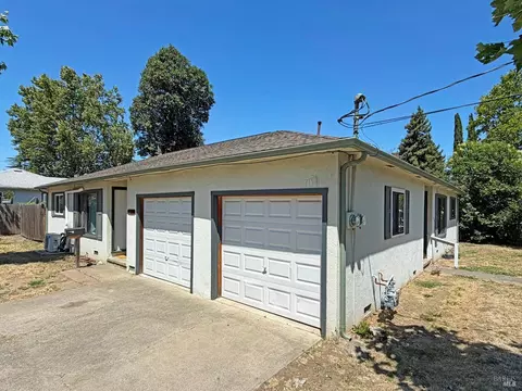 Exterior - 404 Plum St, Ukiah, CA 95482 photo 2 of 10