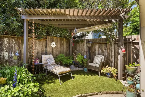 Exterior - 9139 Piccadilly Cir, Windsor, CA 95492 photo 5 of 8