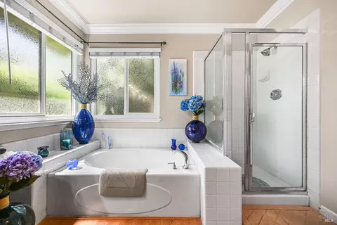 Bath - 9139 Piccadilly Cir, Windsor, CA 95492 photo 5 of 7