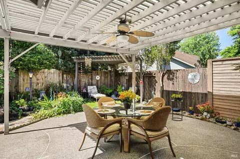 Exterior - 9139 Piccadilly Cir, Windsor, CA 95492 photo 3 of 8