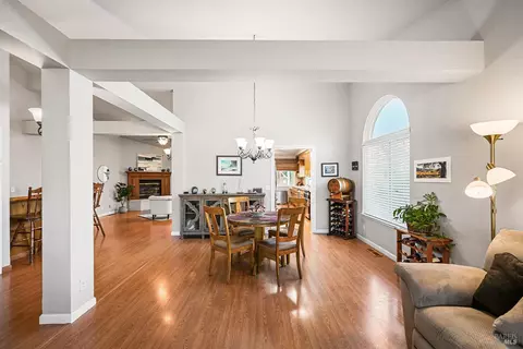 Dining - 9139 Piccadilly Cir, Windsor, CA 95492 photo 2 of 3