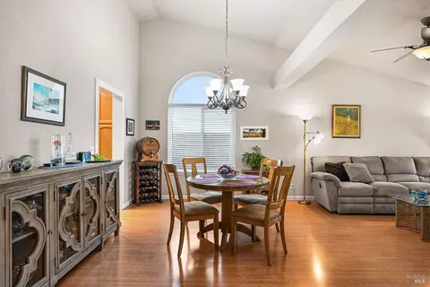 Dining - 9139 Piccadilly Cir, Windsor, CA 95492 photo 1 of 3