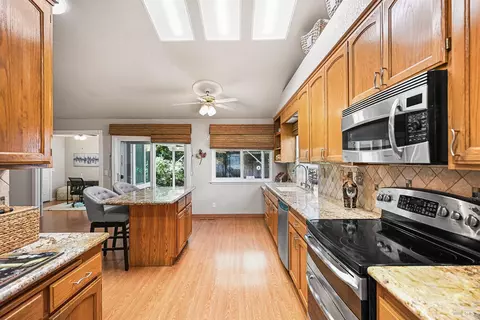 Kitchen - 9139 Piccadilly Cir, Windsor, CA 95492 photo 3 of 4
