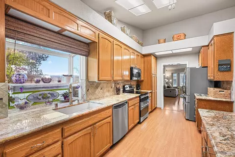 Kitchen - 9139 Piccadilly Cir, Windsor, CA 95492 photo 4 of 4