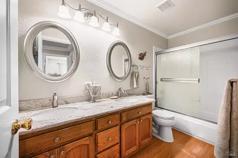 Bath - 9139 Piccadilly Cir, Windsor, CA 95492 photo 1 of 7