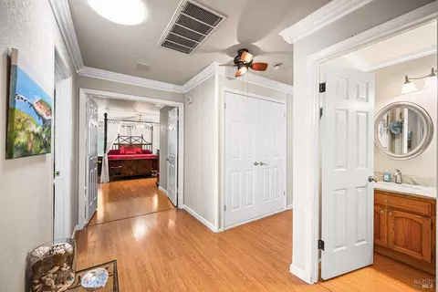 Entry Way - 9139 Piccadilly Cir, Windsor, CA 95492 photo 4 of 5