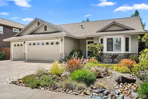 Exterior - 9139 Piccadilly Cir, Windsor, CA 95492 photo 2 of 8