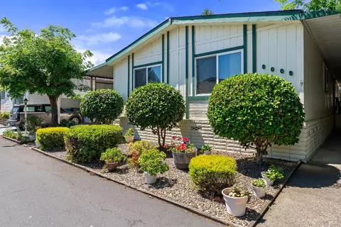 8009 Cliffrose St, Windsor, CA 95492 photo 2
