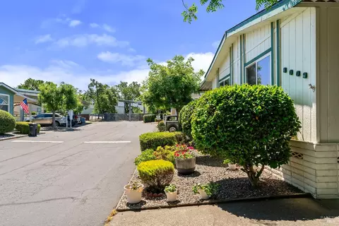 8009 Cliffrose St, Windsor, CA 95492 photo 6